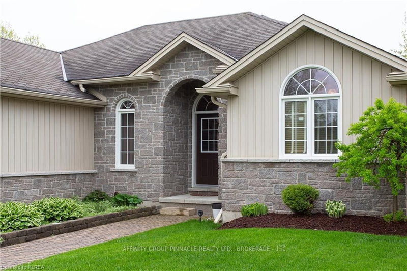 8 Champlain Blvd, Kawartha Lakes, K9V 4R1 | Image 2