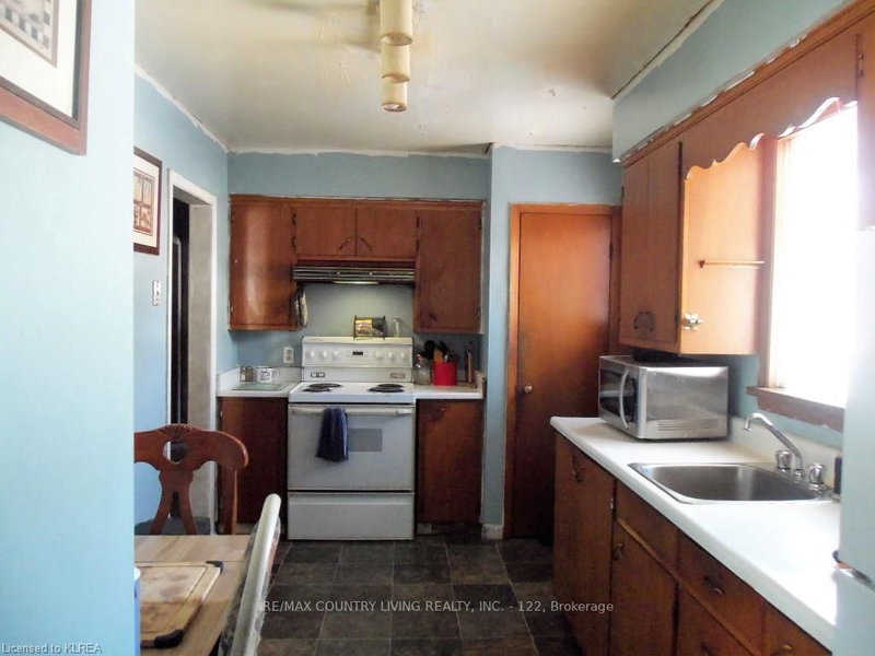 162 Hillside Dr, Kawartha Lakes, K0M 1C0 | Image 2