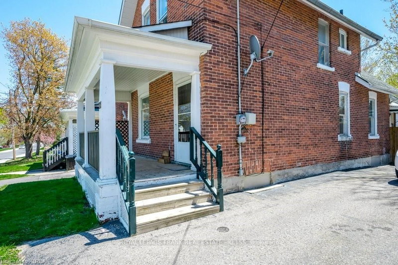 121 Durham St W, Kawartha Lakes, K9V 2R3 | Image 2