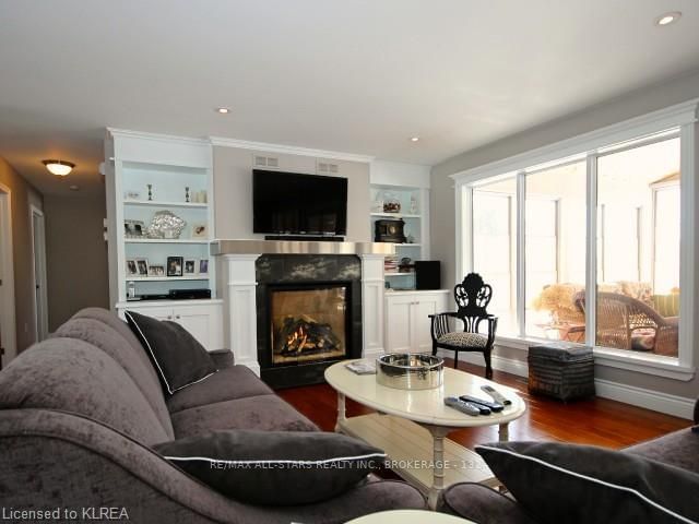 Listing Image 7