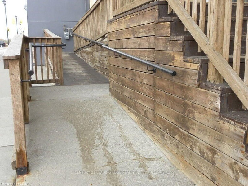 40 Lindsay St S, Kawartha Lakes, K9V 2L8 | Image 3