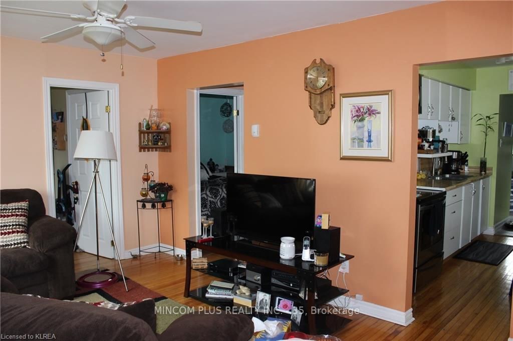 Listing Image 8