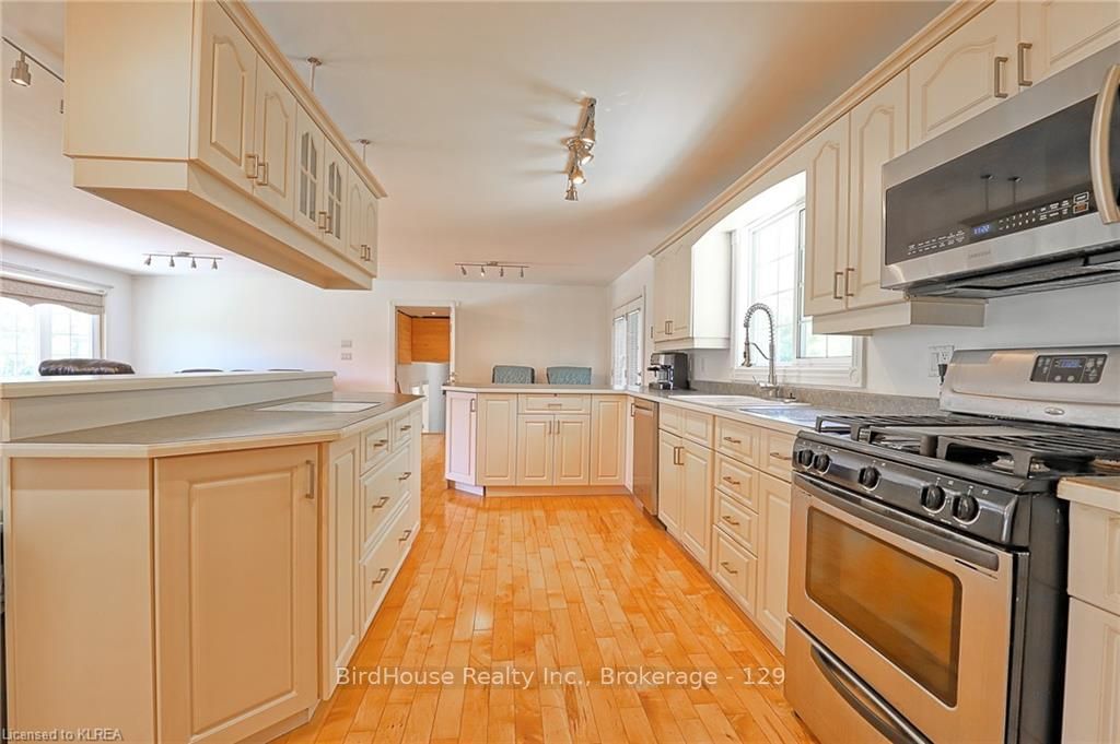 Listing Image 5
