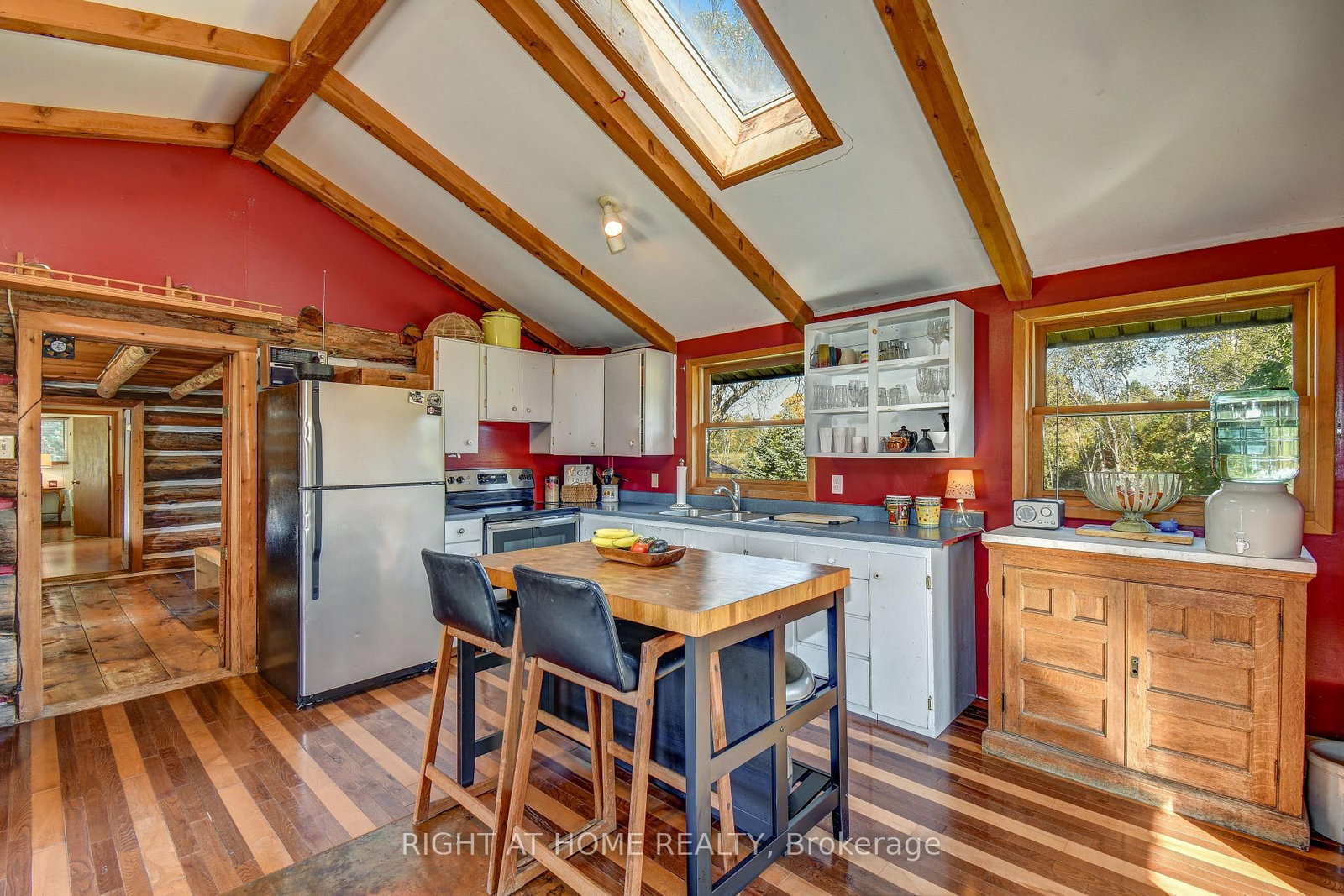 Listing Image 4