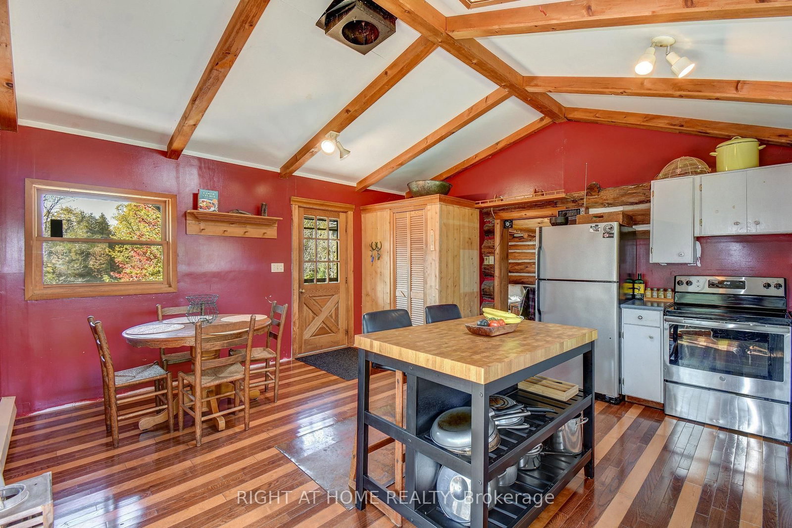Listing Image 5