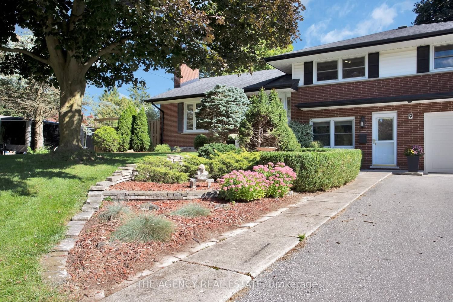 Listing Image 4