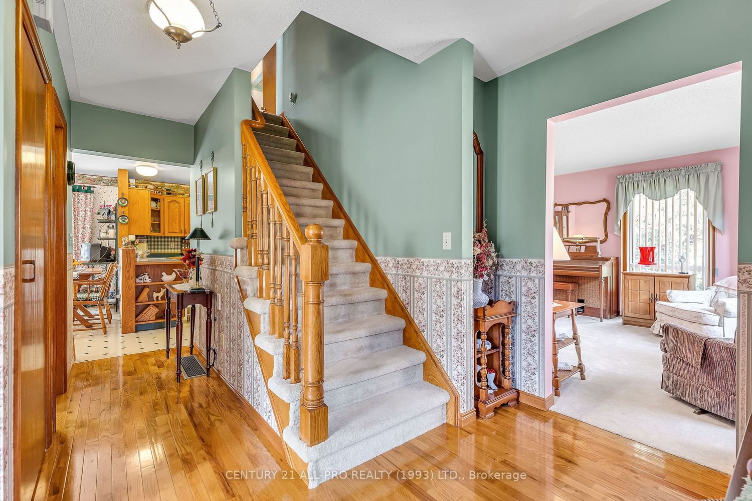 Listing Image 4