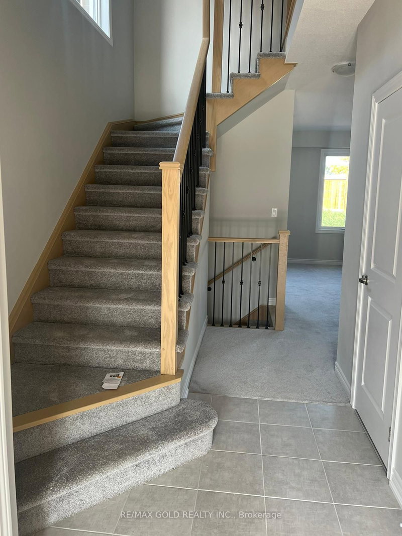 83 Pinot Cres, Hamilton, L8E 0J9 | Image 2