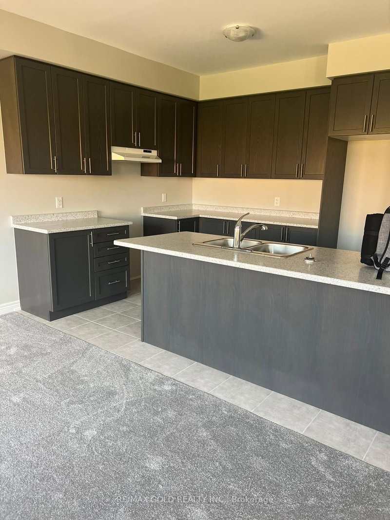 83 Pinot Cres, Hamilton, L8E 0J9 | Image 3