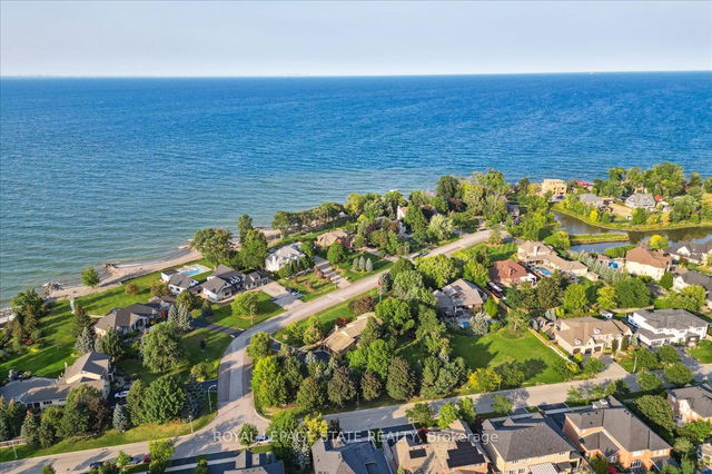 8 Lochside Drive