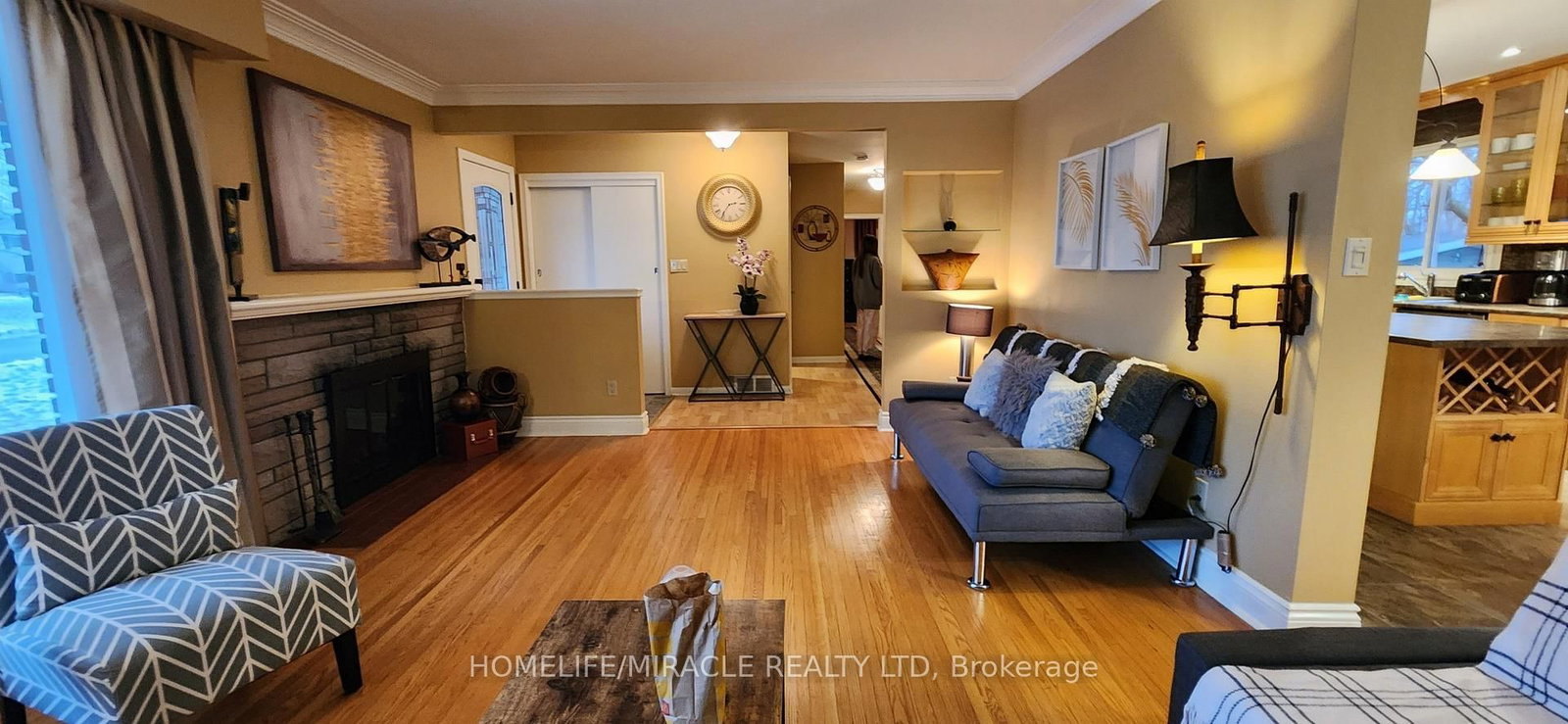 Listing Image 3
