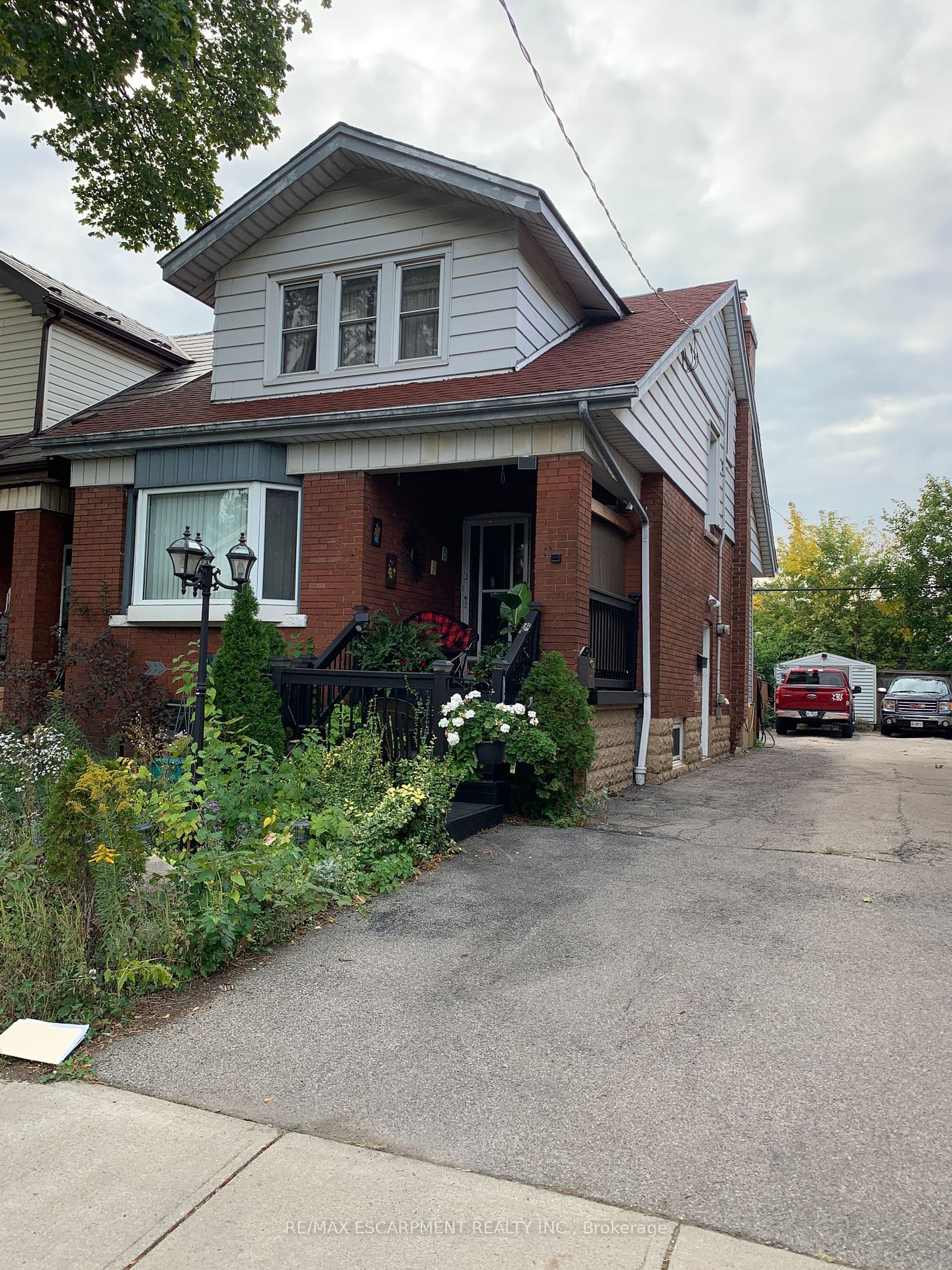 Listing photo 3