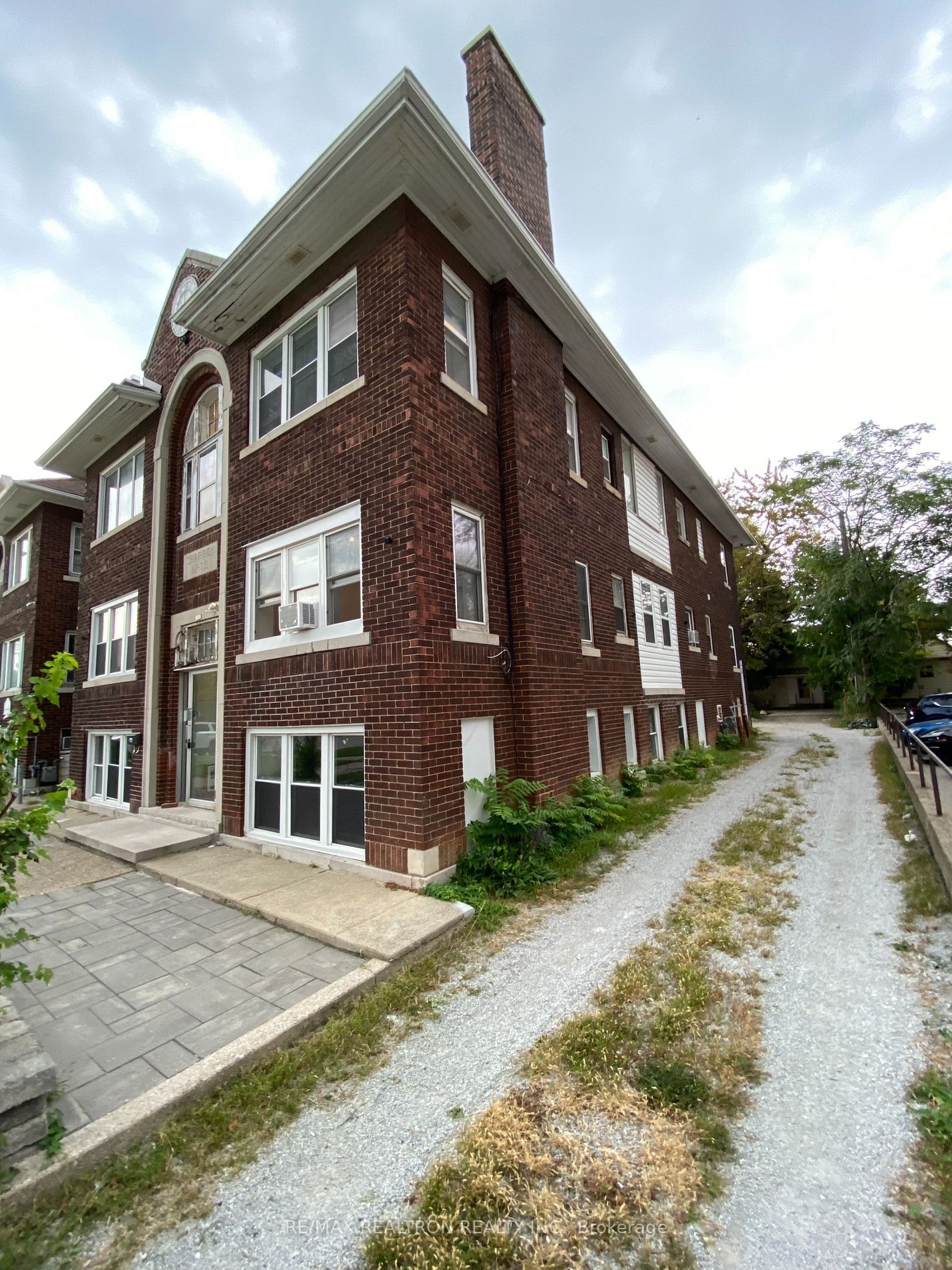 Listing Image 4