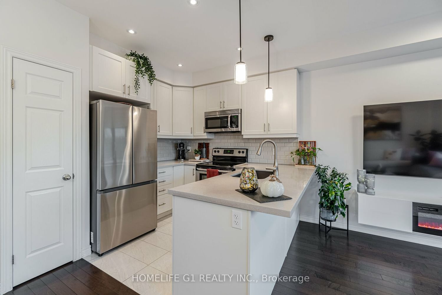 Listing Image 8