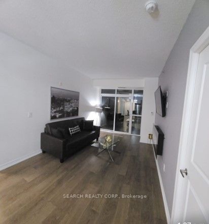 802 - 560 North Services Road