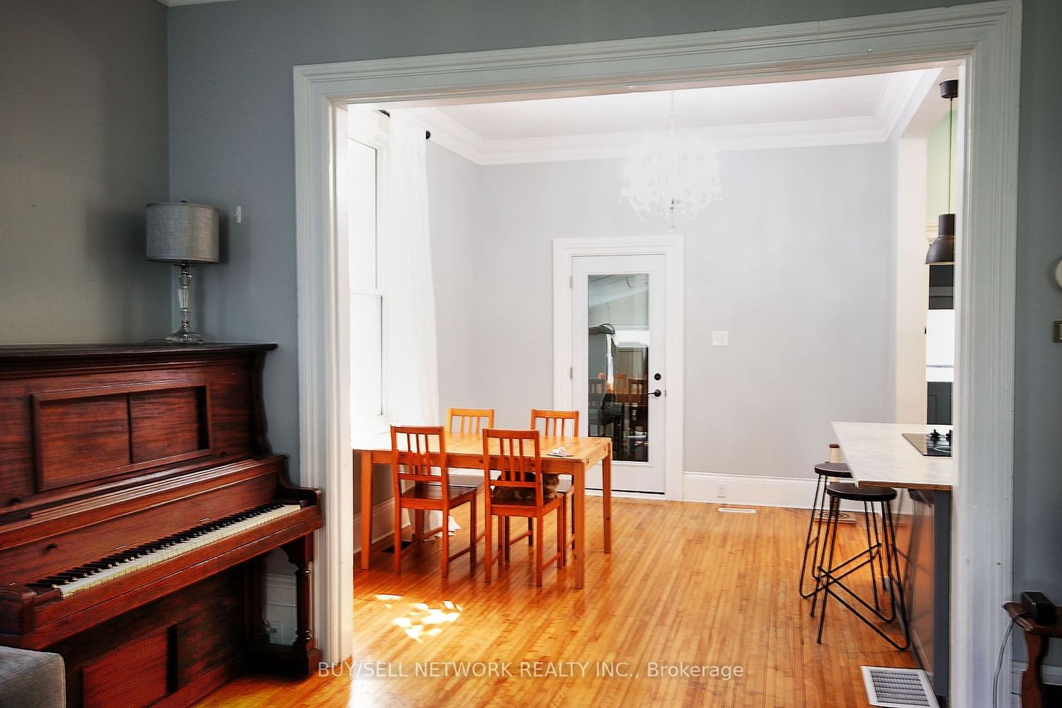 Listing Image 7