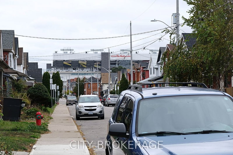 4 Rosemont Ave, Hamilton, L8M 2P8 | Image 3