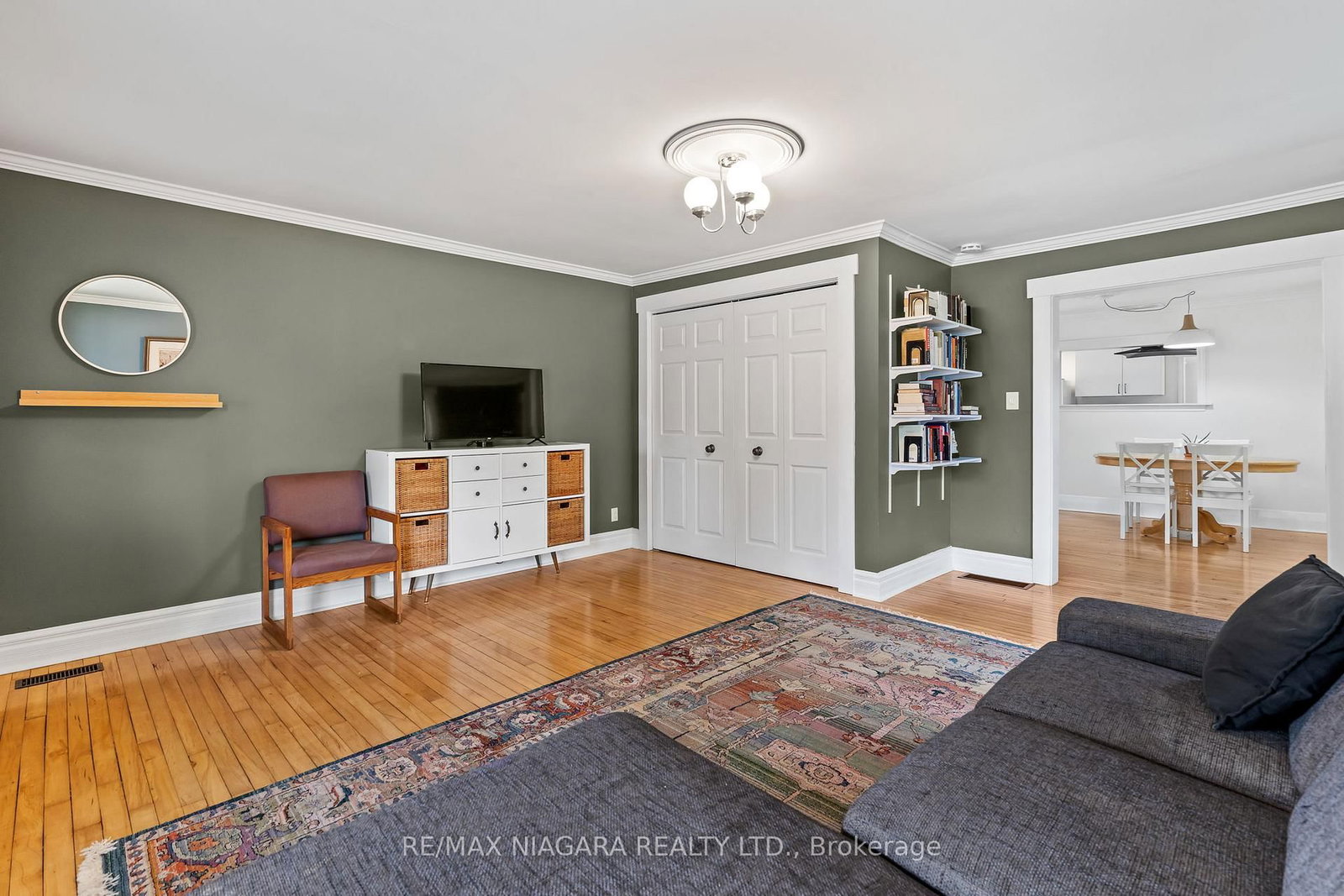 Listing Image 7