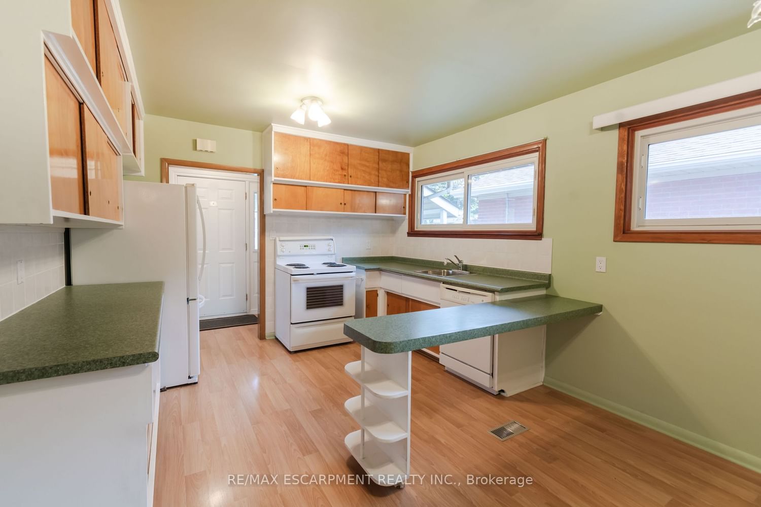 Listing Image 9