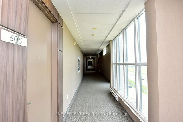 605 - 560 North Service Road