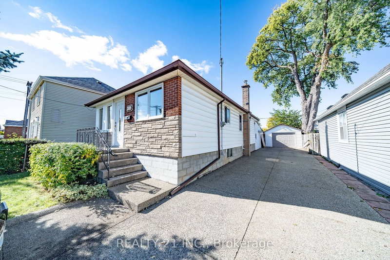 205 Ivon Ave S, Hamilton, L8H 5S9 | Image 2