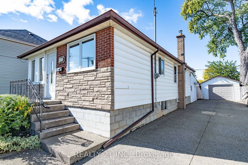 205 Ivon Ave S, Hamilton, L8H 5S9 | Image 3