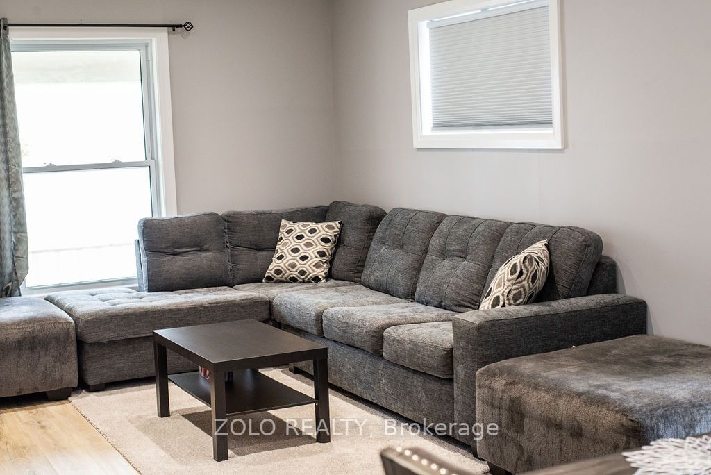 Listing Image 5