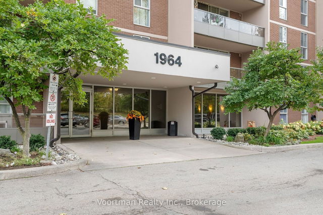 1404 - 1964 Main Street