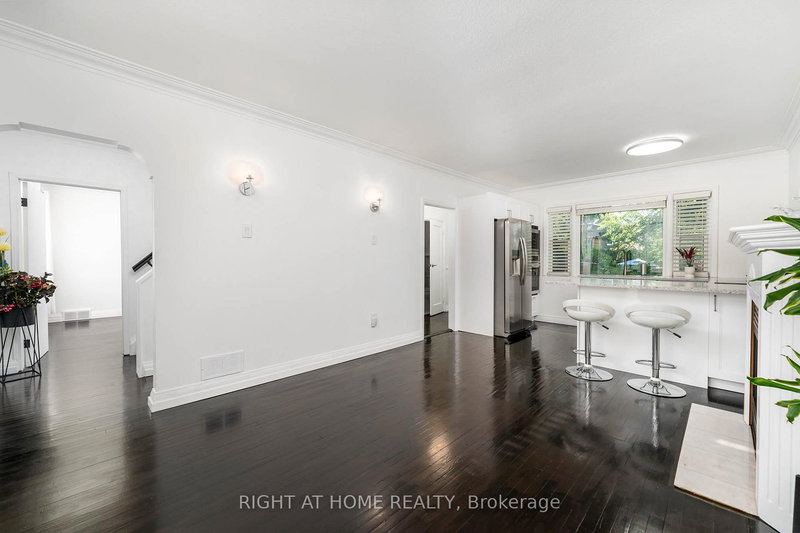 105 Glenridge Ave, St. Catharines, L2R 4X5 | Image 3