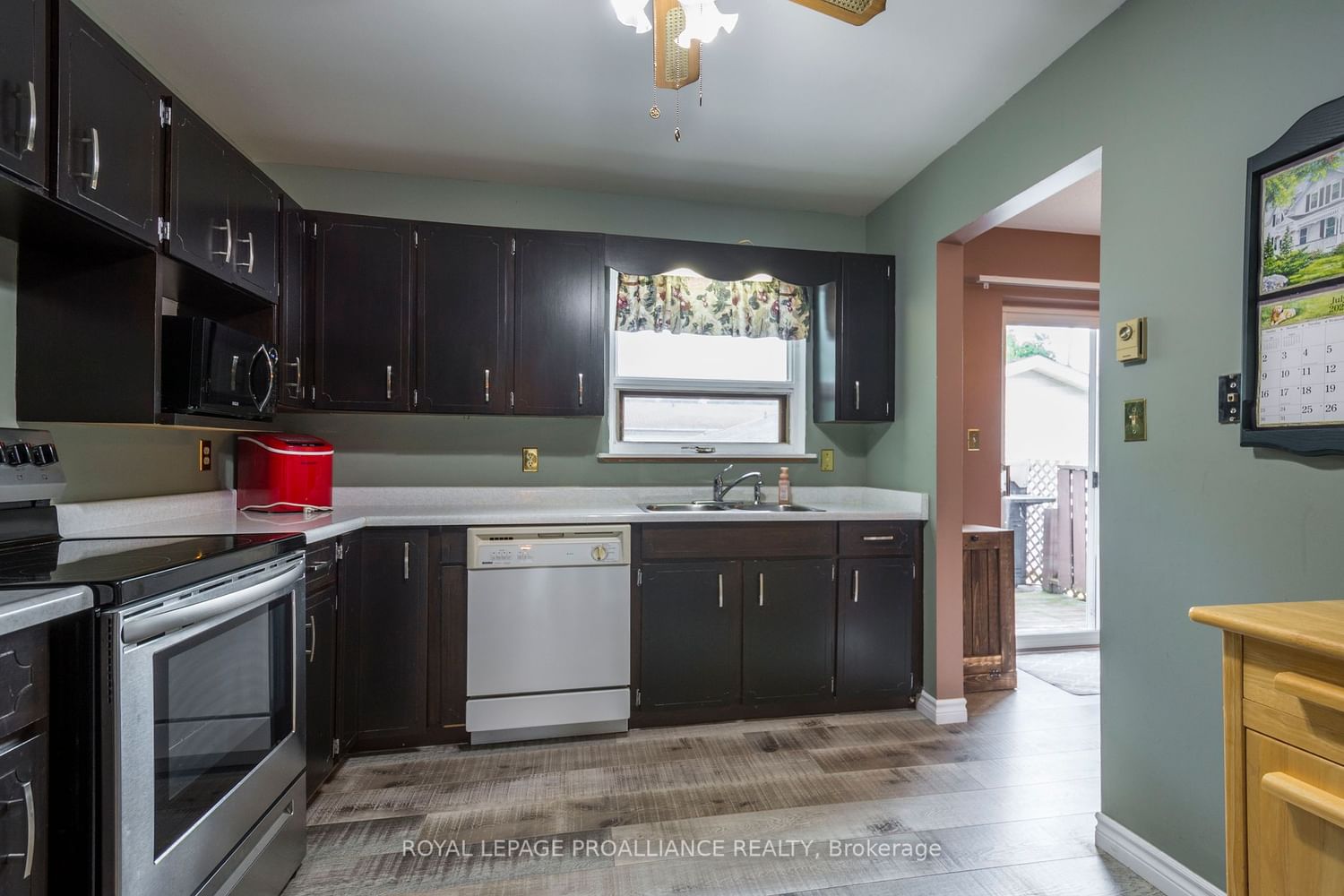 Listing Image 12