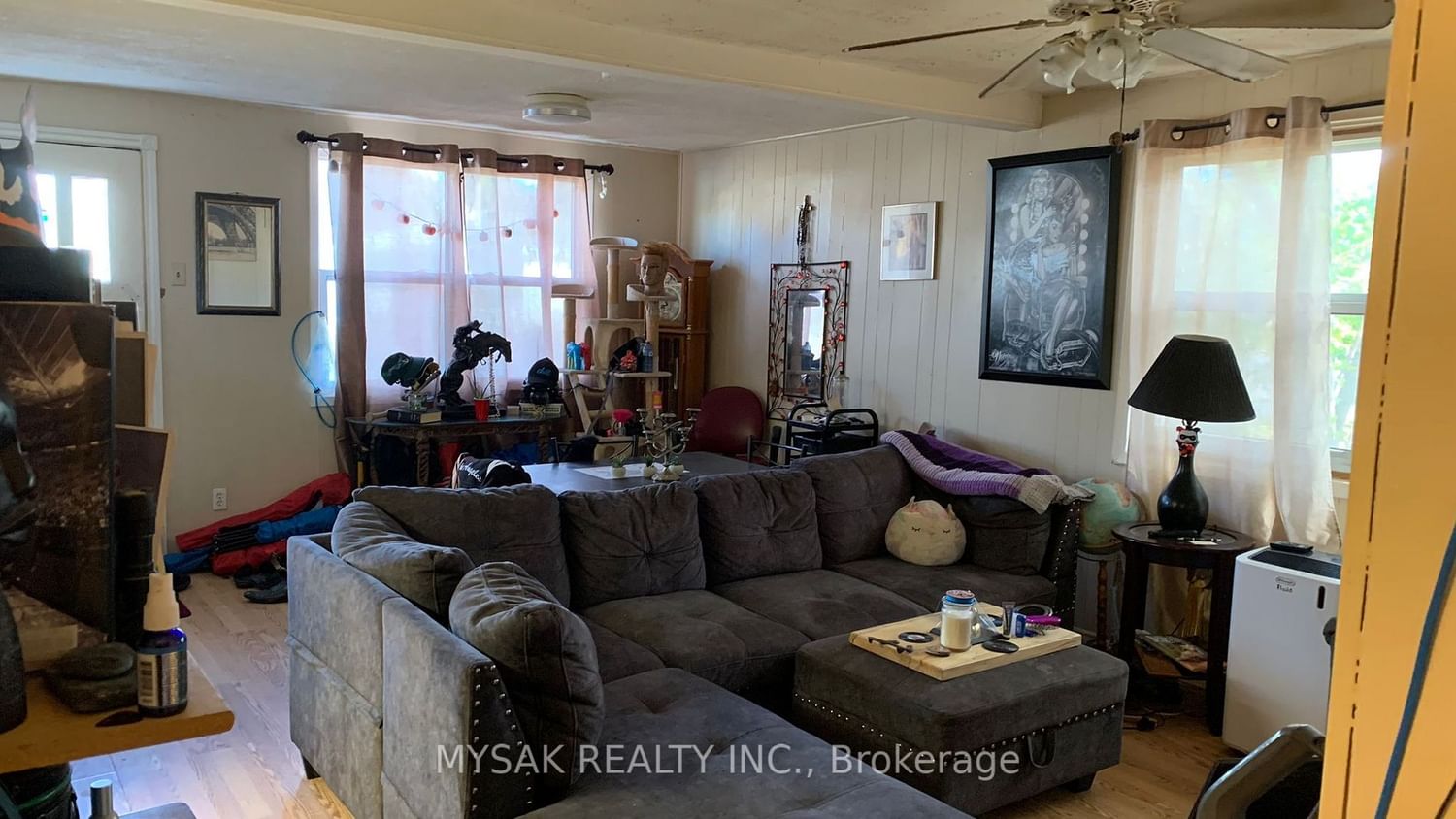 Listing Image 8
