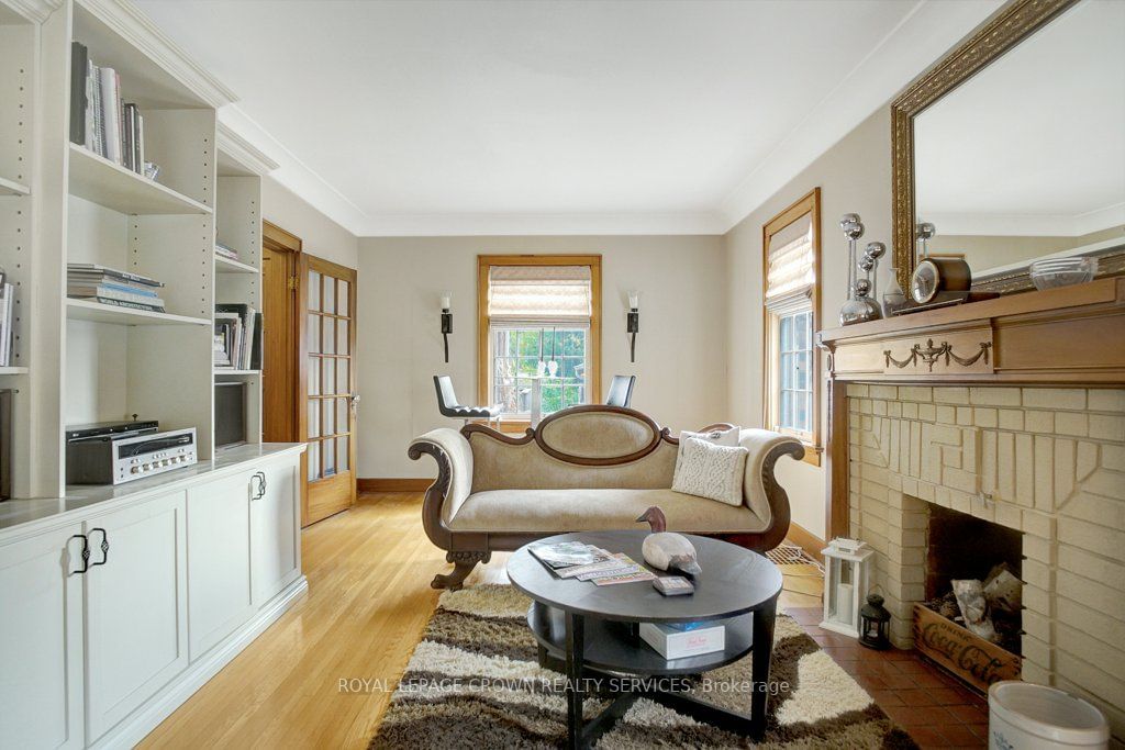 Listing Image 4
