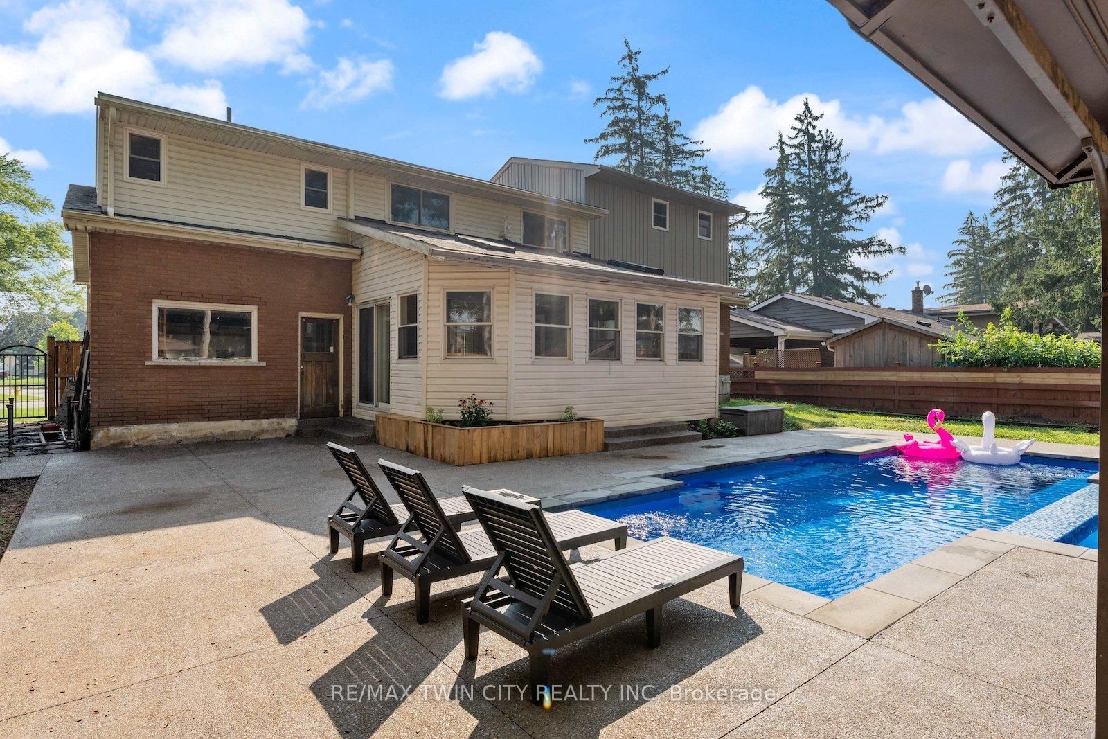 Listing Image 40