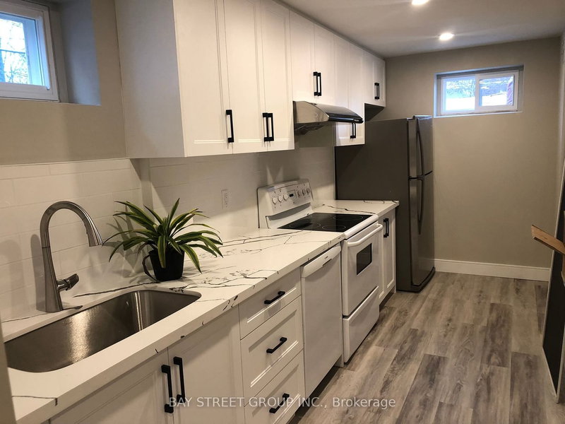 Lower - 27 Welbourn Dr, Hamilton, L9A 3N1 | Image 2