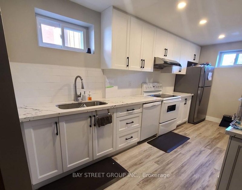 Lower - 27 Welbourn Dr, Hamilton, L9A 3N1 | Image 3