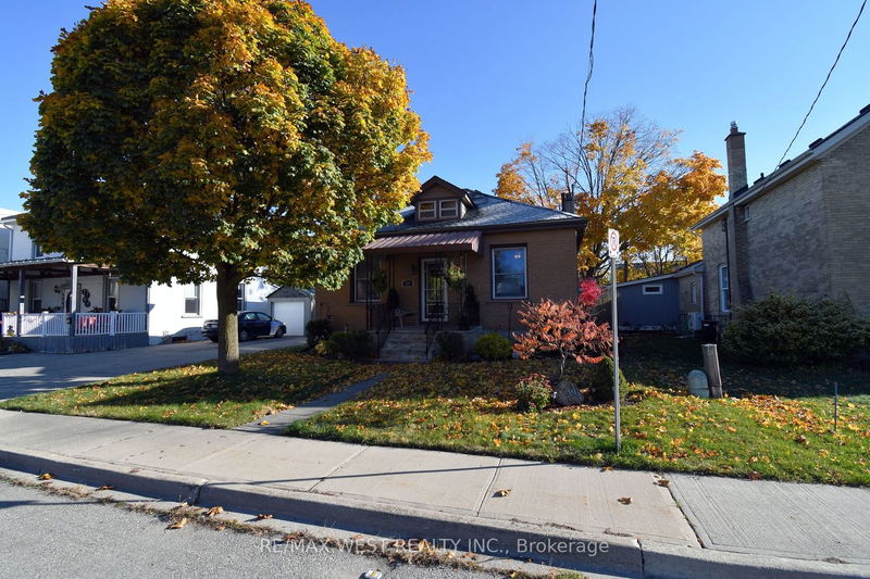 home for sale on 19 York Place E