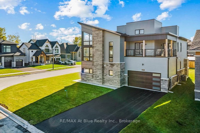 157 Springside Cres, Blue Mountains, L9Y 5L3 | Image 2