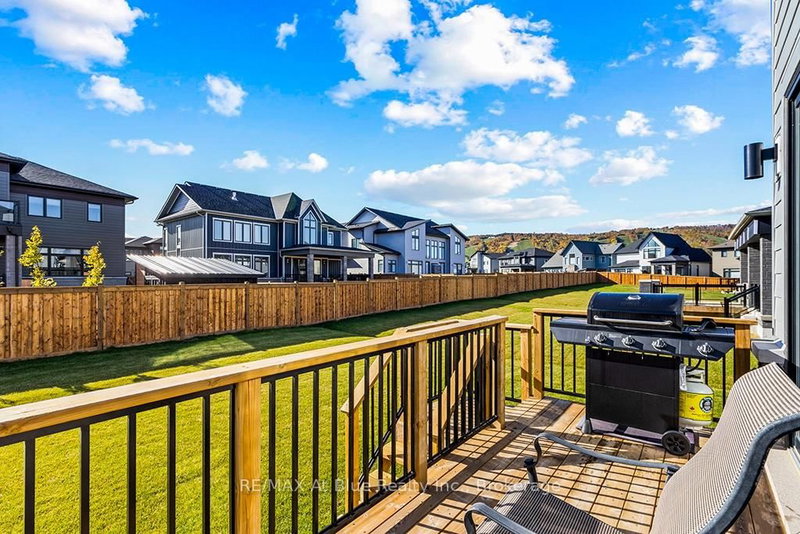 157 Springside Cres, Blue Mountains, L9Y 5L3 | Image 3