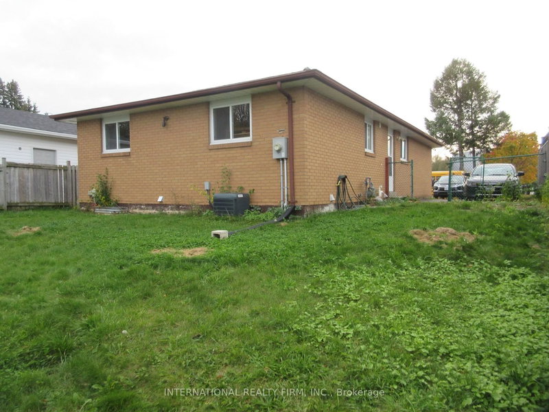 110 Hazelglen Dr, Kitchener, N2M 2E5 | Image 2