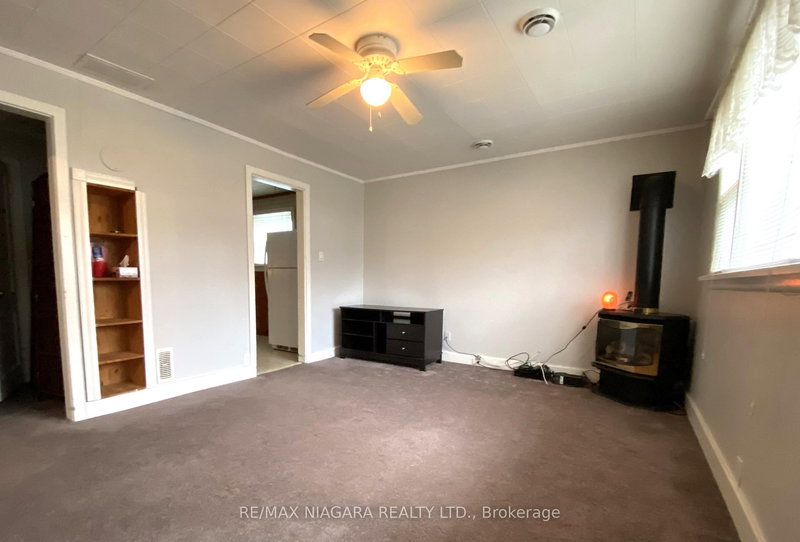 35 Mary St, Fort Erie, L2A 4A4 | Image 3