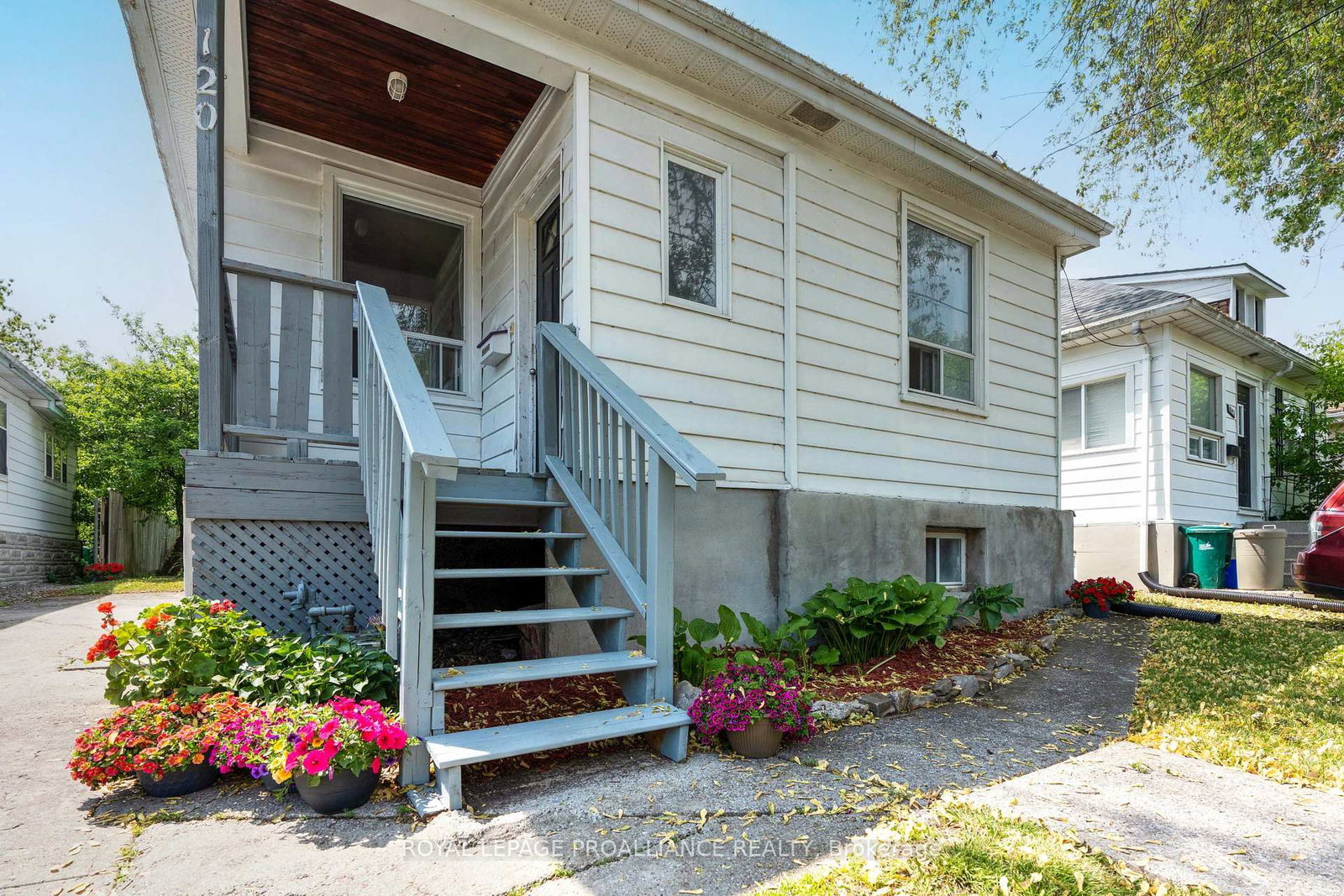 Listing photo 2