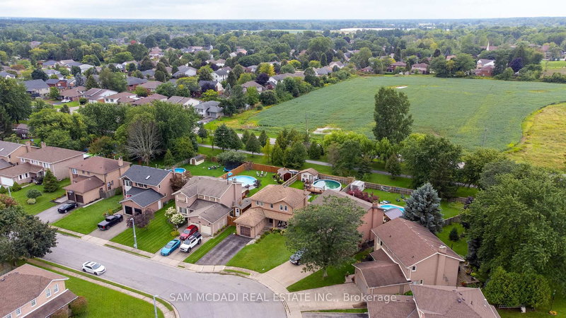 83 Briarsdale Cres, Welland, L3C 6S8 | Image 2