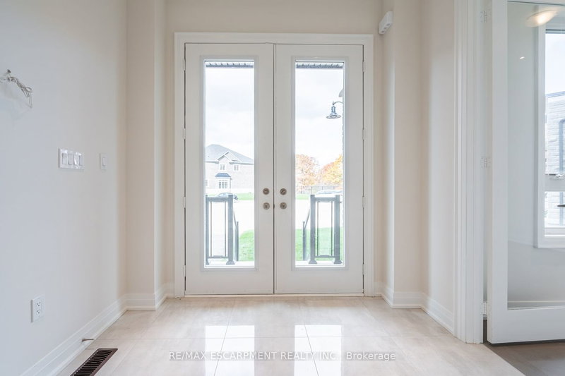 94 Smokey Hollow Pl, Hamilton, L0R 2H1 | Image 3