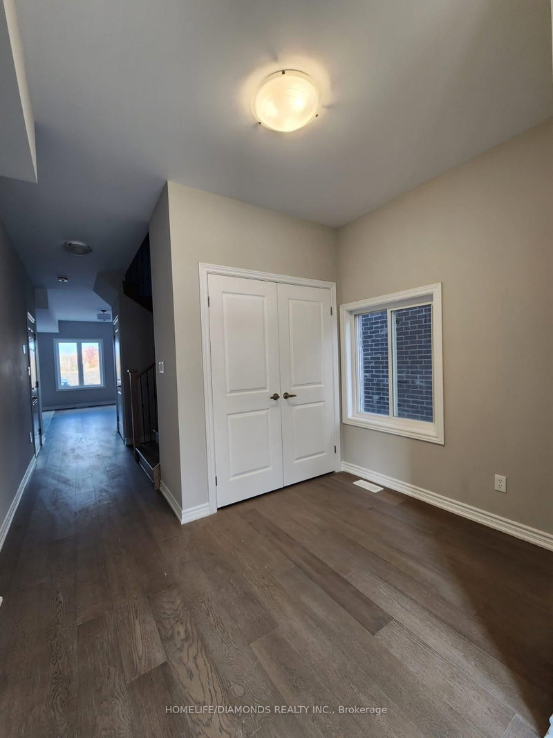 97 Renfrew Tr, Welland, L3C 0K2 | Image 2