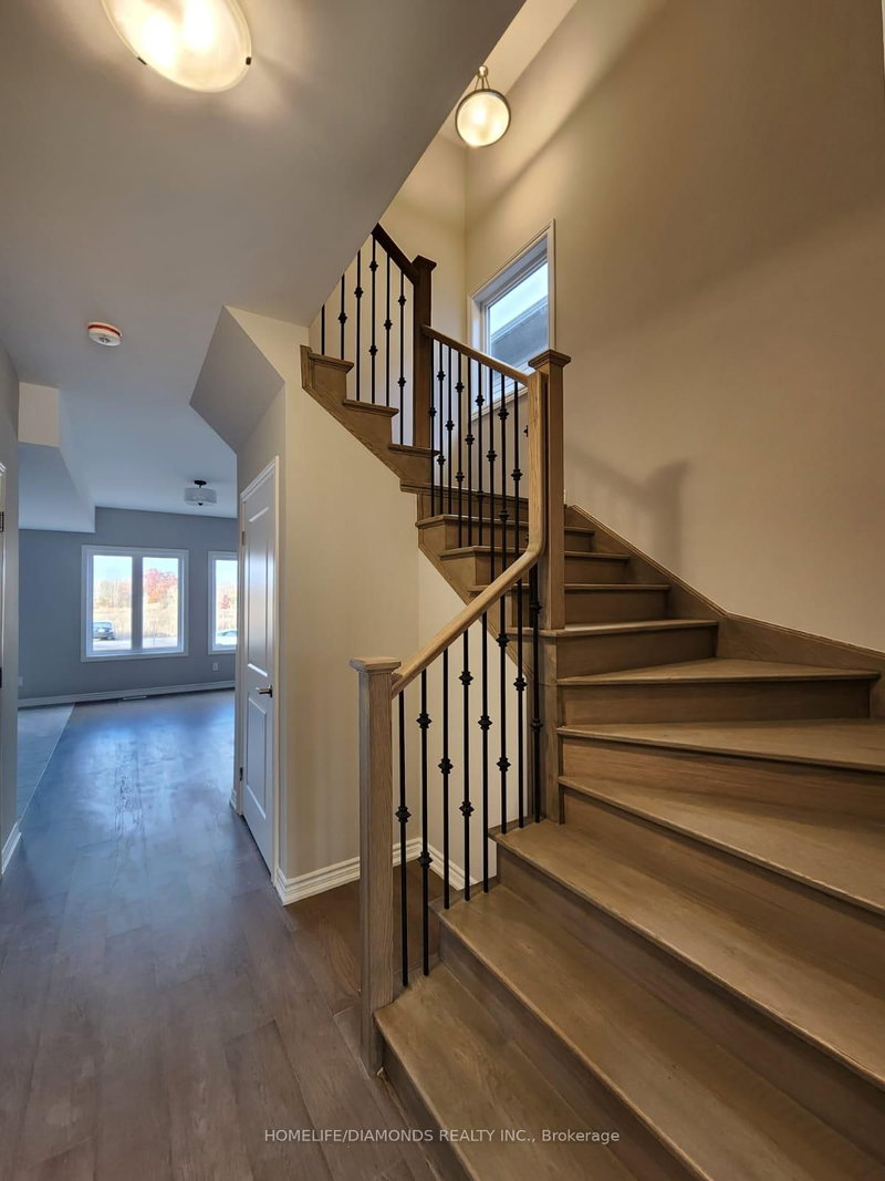 97 Renfrew Tr, Welland, L3C 0K2 | Image 3