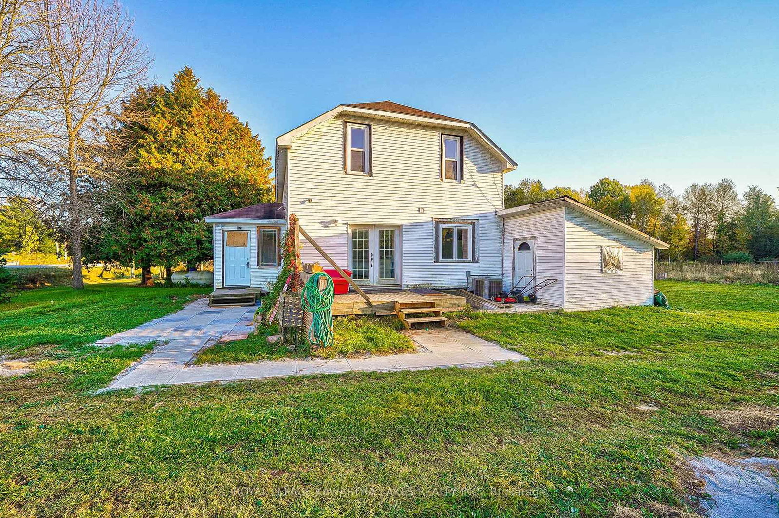 Listing Image 4