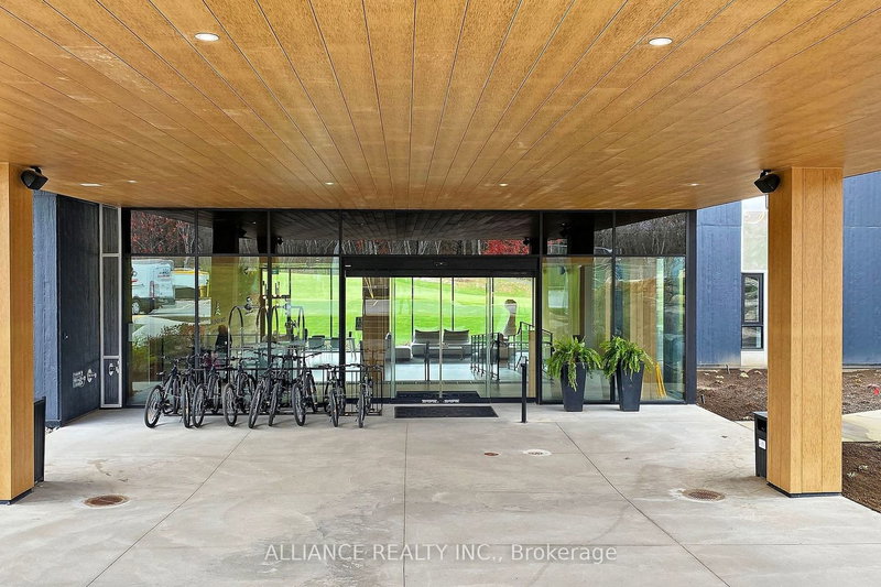 404 - 120 Carrick Tr, Gravenhurst, P1P 0B6 | Image 2