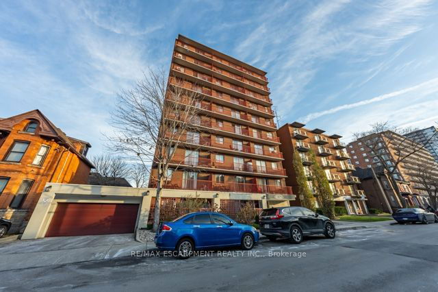 305 - 141 Catharine Street