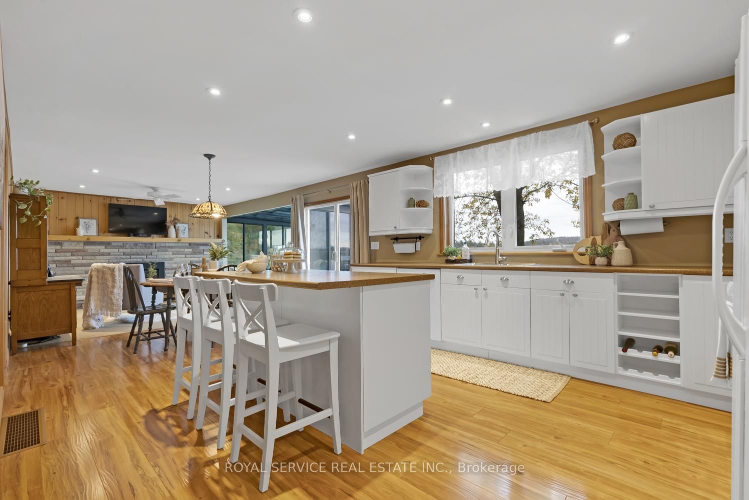 Listing Image 7