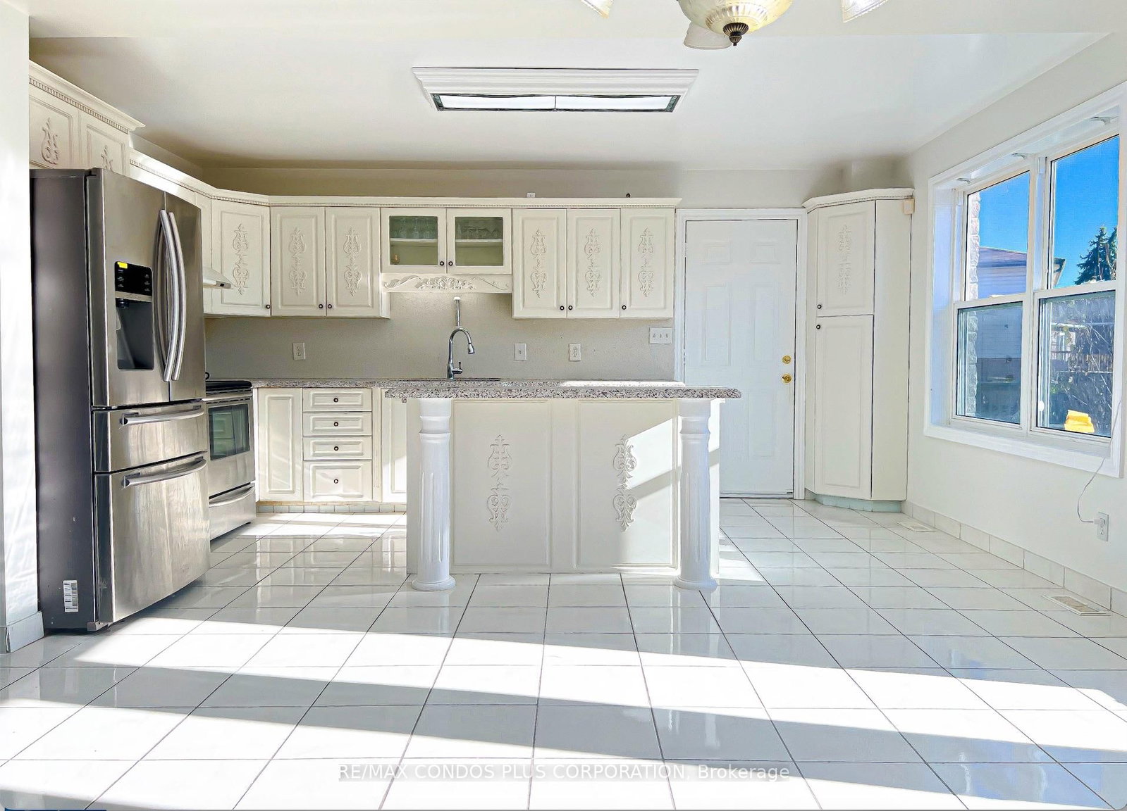 Listing Image 8